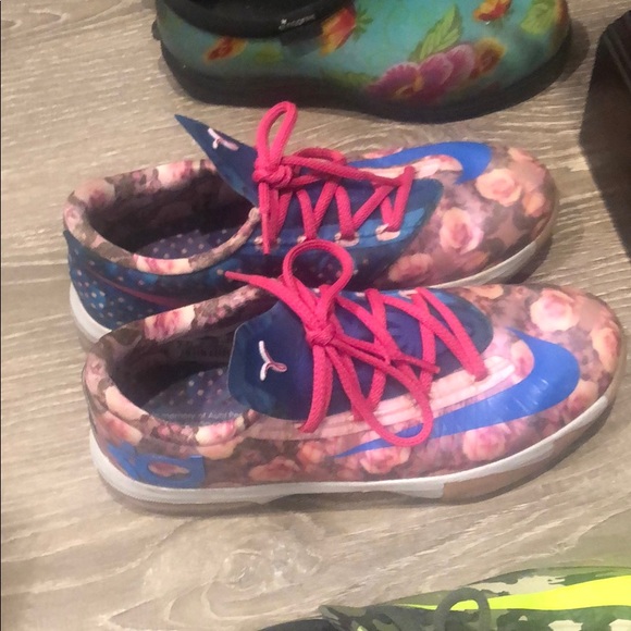 Boys size 5.5 (Women 7). Used. Nike KD aunt pearl. - Picture 2 of 4